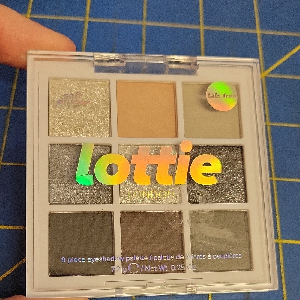 Lottie London Soft Grunge Talc Free 9 Eyeshadow Palette New Sealed Compact